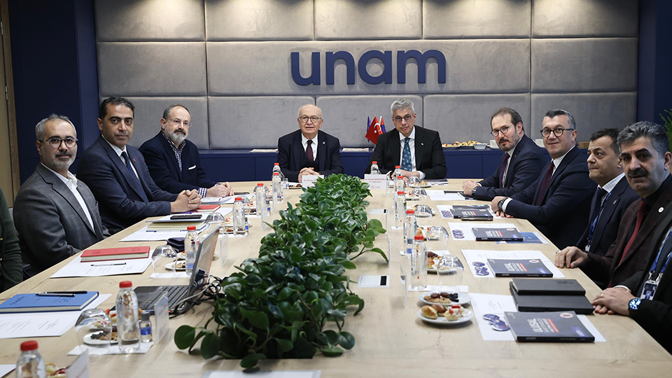 Sağlık Bakanımız Prof. Dr. Kemal MEMİŞOĞLU, Bakan Yardımcımız Doç. Dr. Şuayip BİRİNCİ ve TÜSEB Başkanı Prof. Dr. Ümit KERVAN, TÜSEB Yönetimi ile Ulusal Nanoteknoloji Araştırma Merkezi UNAM'ı Ziyaret Etti