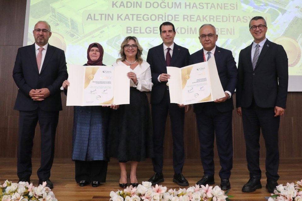 Ankara Bilkent Şehir Hastanesi Kadın Doğum Hastanesi’ne TÜSKA Altın Akreditasyon Belgesi Takdim Edildi - görsel 1