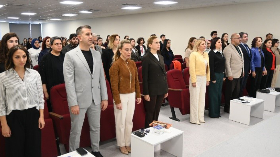 Yüksek İhtisas Üniversitesi’nde “Sağlık Hizmetlerinde Kalite Sistemleri Ve TÜSKA Akreditasyonu” Konulu Konferans Düzenlendi