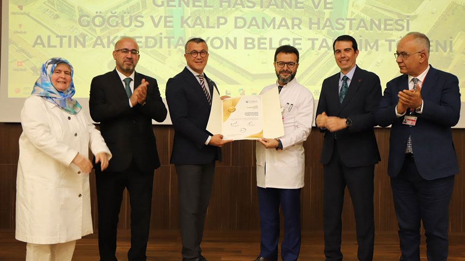 Ankara Bilkent Şehir Hastanesi Genel Hastane ile Göğüs ve Kalp Damar Hastanesi Altın Akreditasyon Belgeleri Takdim Edildi