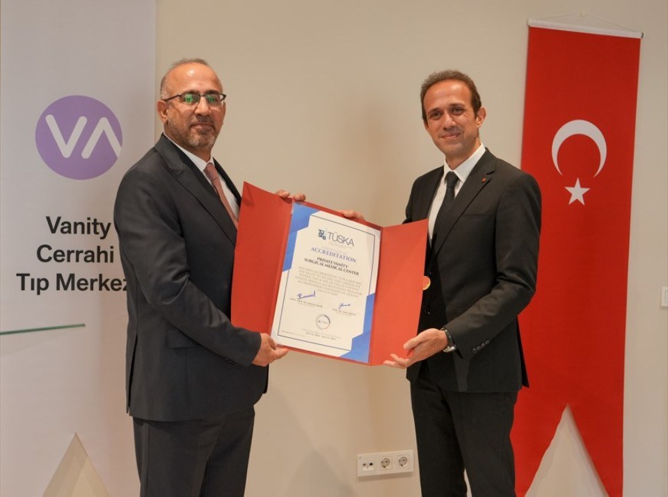 Özel Vanity Cerrahi Tıp Merkezi’ne TÜSKA Akreditasyon Belgesi Takdim Edildi - görsel 1